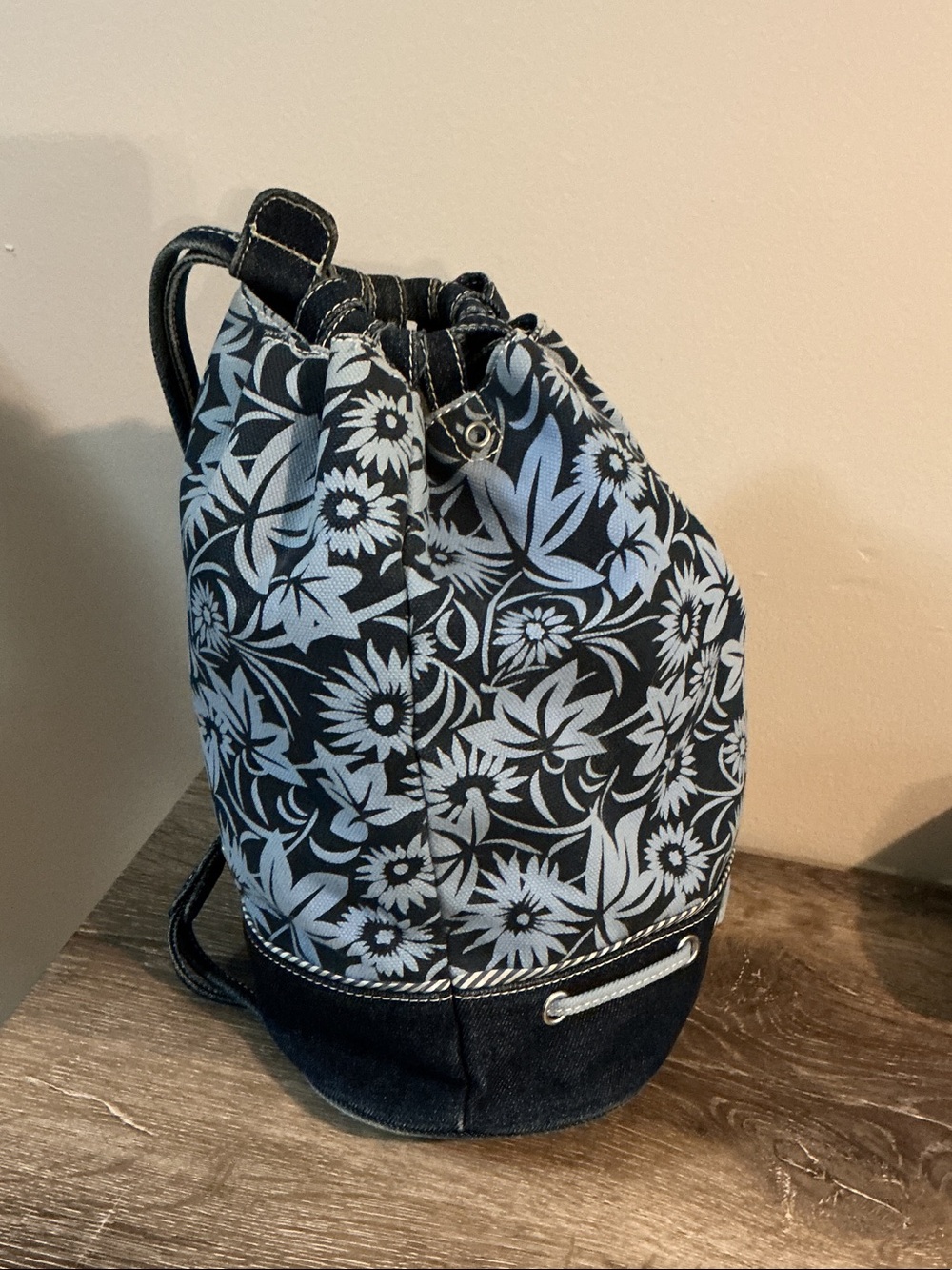 Tommy Hilfiger Navy & Blue Floral Drawstring Denim Backpack 9.25x11.5x6 GUC - Picture 2 of 6
